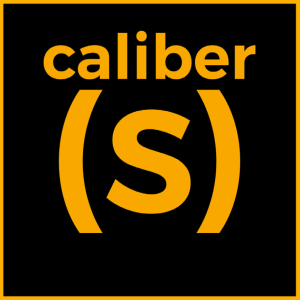 Logo mit dem Wort „Caliber“ in Kleinbuchstaben und einem großen „s“ in Klammern, alles vor einem schwarzen Hintergrund mit gelber Farbgebung „Über uns“.